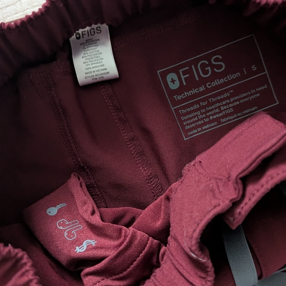 figs• burgundy jogger scrub pants - Picture 3 of 5